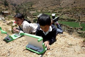 La tecnología en la educación rural: conectando comunidades remotas